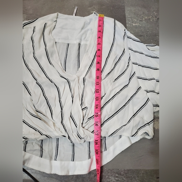 Free People Striped White and Black Women's Crop Top. Crossed Front. Oversized S - Picture 4 of 8